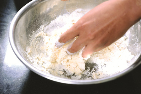 mẹo xử lý bột khi làm bánh